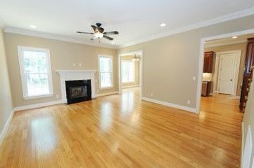 White Living Room Paint Colors, Oak Wood Floors Living Room, Light Oak Hardwood Floors, Red Oak Wood Floors, Farmhouse Paint Colors Interior, Modern Wood Floors, Living Room Hardwood Floors, Light Oak Floors, Floor Paint Colors