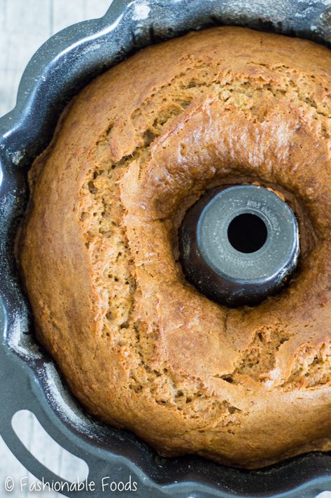 Zucchini Bread Bundt Cake {with Cream Cheese Glaze} Zucchini Bundt Cake, Bundt Pan Recipes, Zucchini Recipes Dessert, Bake Zucchini, Cake Frosting Recipe, Cream Cheese Glaze, Mini Bundt Cakes, Cake With Cream Cheese Frosting, Zucchini Cake