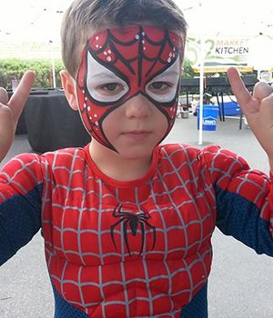 Spider Man Face Paint Easy, Easy Spiderman Face Paint, Ninja Turtle Face Paint, Kids Face Painting Easy, Spider Man Face Paint, Face Painting For Kids, Kids Halloween Face, Spiderman Makeup, Face Painting Halloween Kids