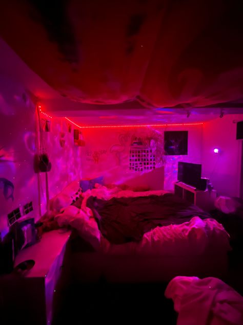 Vaporwave Bedroom Aesthetic, Vaporwave Bedroom, Butterfly Room Decor, Butterfly Room, Neon Room, Chill Room, Study Room Decor, Pinterest Room Decor, Room Goals