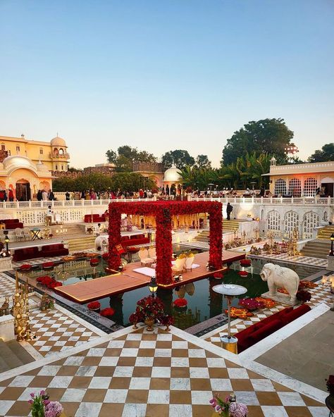 Marriage Lawn Design, Wedding Venues Royal, Royal Wedding Decorations, Hindu Wedding Decorations, Indian Wedding Venue, Beach Palace, Royal Indian Wedding, Mandap Design, Indian Destination Wedding