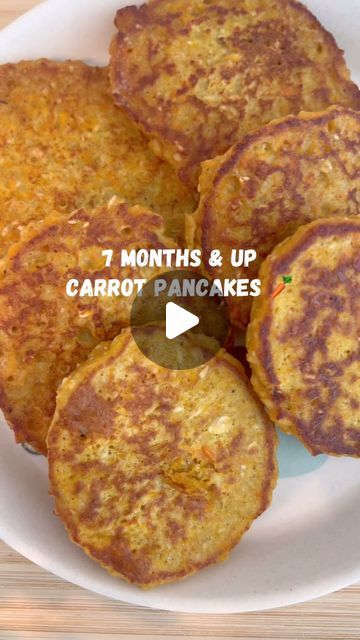 Natalie | Motherhood | Recipes on Instagram: "Day 95 7 months & Up Carrot Pancakes 🥕  Here we go with another amazing spring recipe! These carrot pancakes come out so tasty and soft, you and your little one will love them! They are great for transitioning your baby from purées to soft solids. All you have to do is steam or boil your carrot add all your ingredients to a blender, cook & enjoy 😊   Let me know if you try this one!   TIP: these freeze really well for up to 1 month, just pop one out of the freezer in the morning and heat it up for a couple seconds and you have yourself a healthy, nutritious breakfast. Comes out 7-8 pancakes 🥞   Ingredients:  1 large carrot or 2 small ones 🥕 1 spotty banana 🍌  1 egg 🥚  1 tbsp plain Greek yogurt  3/4 cup oats  1/2 tsp baking powder  Dash of Carrot Pancakes For Baby, Carrot Baby Food Recipe, Egg Recipes For Toddlers, 8 Month Breakfast Ideas, Baby Breakfast Ideas 7 Months, Pancake Recipe For Baby, Oats For Babies, Baby Pancakes Recipe, Baby Breakfast Ideas