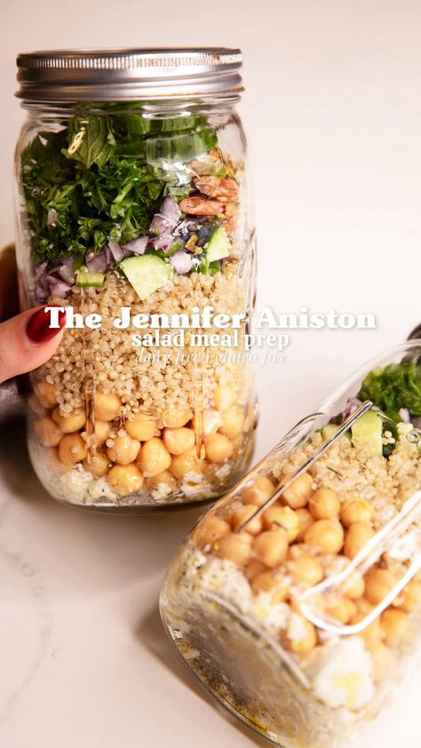 MADISON MIRANDA | THE @jenniferaniston salad 🥗🫙🎥 we are turning this viral salad into a meal prep situation so we can all live out our Rachel Green dreams 🤪 … | Instagram Salad In Container, Southwest Mason Jar Salad, Meal Prep Salads In A Jar, Mason Jar Salad Ideas, Jar Meal Prep, Viral Salad, Salad In A Mason Jar, Jar Salad Recipes, Mason Jar Meal Prep