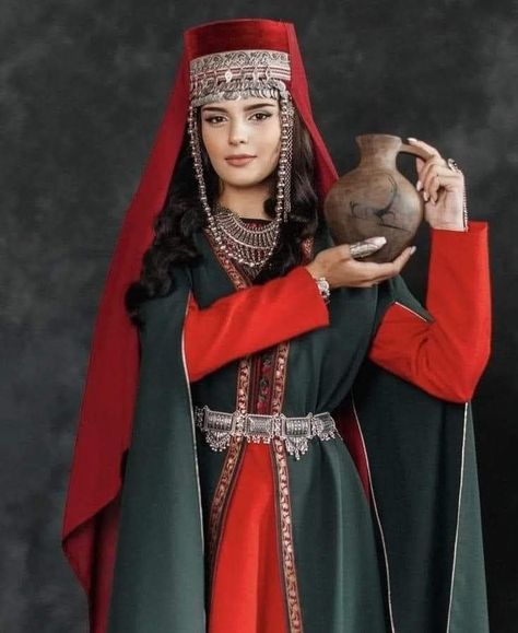 Armenian Clothing, Armenian Wedding, Armenian Culture, Moroccan Clothing, Traditional Attires, Folk Dresses, Traditional Clothes, Turkish Beauty, Folk Costume