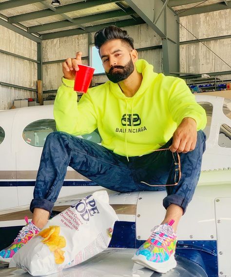 Parmish Verma Beard, Parmish Verma, Punjabi Models, Cool Mens Haircuts, Man Dressing Style, Fashion Model Photography, Pics For Dp, Cute Backgrounds For Phones, Artists For Kids