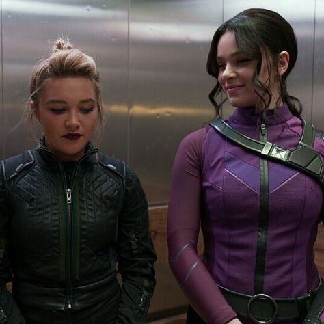 florence pugh and hailee steinfeld as yelena belova and kate bishop in hawkeye Kate Bishop Hawkeye, Sette Nani, Yelena Belova, Kate Bishop, Marvel Actors, Marvel Women, Florence Pugh, Hailee Steinfeld, Disney Plus