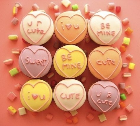 Conversation Heart Cupcakes | 21 Valentine Cupcakes That Will Make Your Coworkers Love You Valentines Cupcakes Decoration, Cupcakes Amor, Cupcakes Design, Valentines Baking, Valentine Day Cupcakes, Valentine's Ideas, Heart Cupcakes, Valentines Cupcakes, Sweet Cupcakes