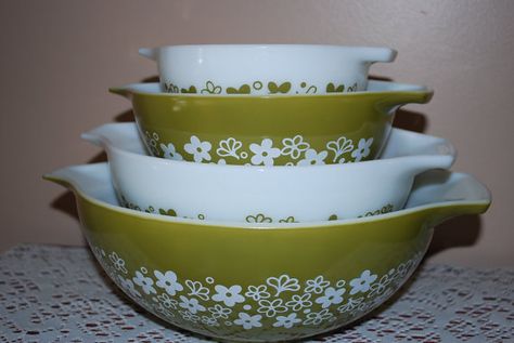 avocado green and white Spring Blossom Pyrex, Crazy Daisy Pyrex, Pyrex Spring Blossom, Avocado Bowl, Pyrex Patterns, Pyrex Collection, Mixing Bowl Set, Pyrex Mixing Bowls, Crazy Daisy