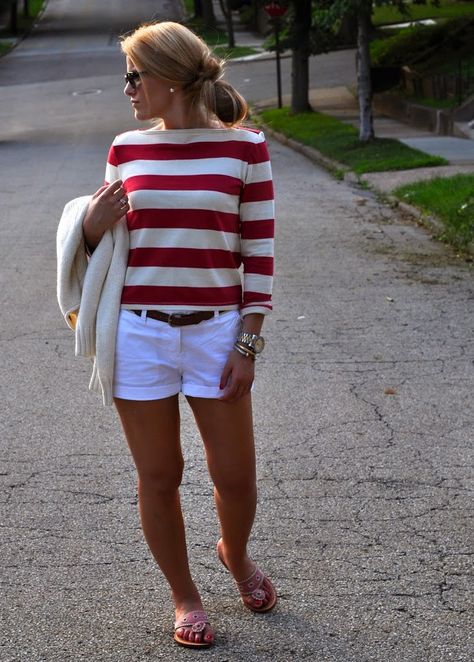 Preppy Mode, Short Blanc, Summer Shorts Outfits, Awesome Outfits, Estilo Preppy, Summer Outfit Inspiration, Treasure Box, Outfit Combinations, Looks Style