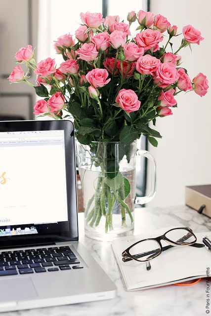 ❥ Home Office: Fresh flowers always lighten up the mood of every room. So yes! Great addition to any desk :) Deco Floral, A Desk, Office Inspiration, My New Room, Love Flowers, Brighten Your Day, My Flower, Pretty Flowers, Fresh Flowers