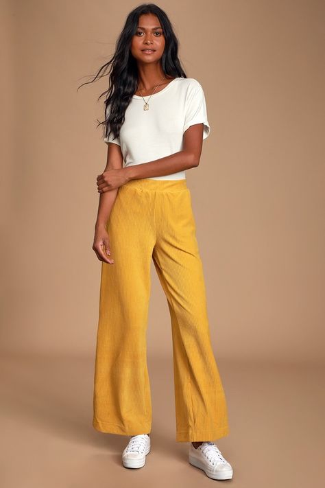 Yellow Jeans Outfit, Yellow Pants Outfit, Mustard Yellow Pants, Women Template, Cute Yellow Dresses, Mustard Pants, Style Wide Leg Jeans, Outfit Yellow, Recruitment Outfits