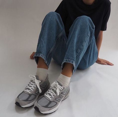 Dad Shoes Outfit Women, New Balance 530 Outfit, New Balance Shoe, 90’s Outfits, Sporty Chic Style, New Balance Outfit, New Balance 2002r, Daily Outfit Inspiration, Feeling Blue