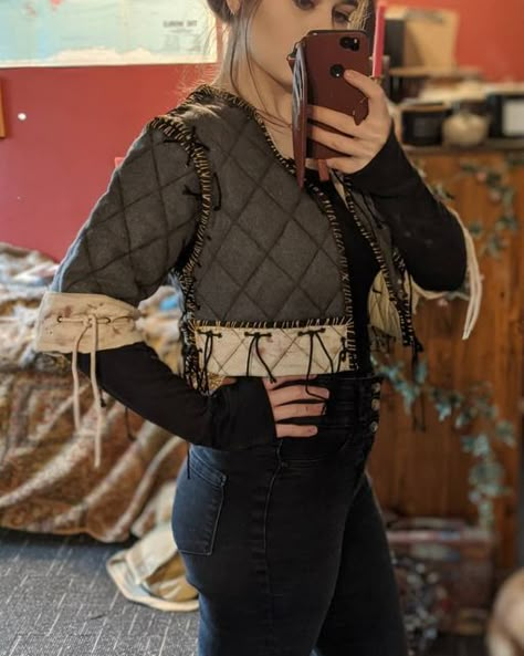 Bard Armor, Gambeson Pattern, Female Gambeson, Commoner Clothing, Renfaire Outfit Ideas, Renn Faire Costume, Shakespeare Costumes, Renfaire Outfit, Larp Clothing