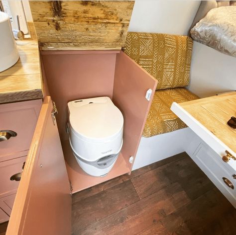 You should definitely make a toilet a priority in your van. However, if you’re thinking, “Hmmm, I could see myself being alright without Van With Toilet, Van Conversion Toilet, Campervan Toilet, Caravan Renovation Diy, Best Campervan, Composting Toilets, Caravan Renovation, Caravan Interior, Camping Toilet