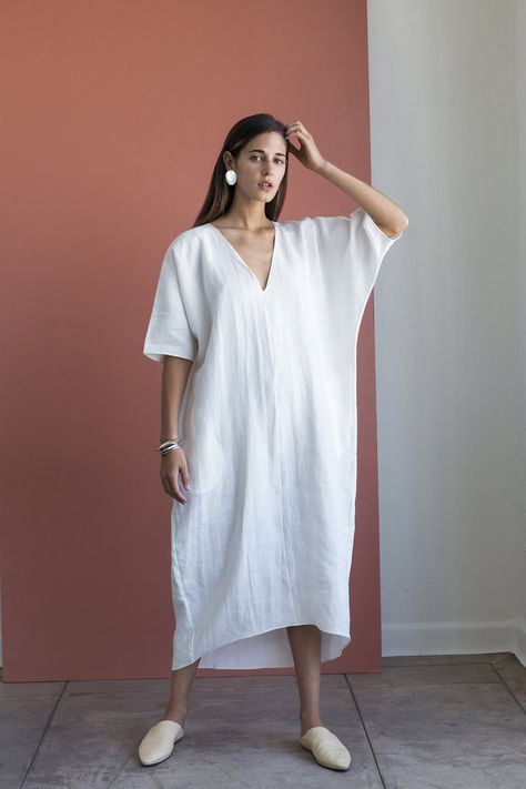 Rachel Craven Linen Long V-neck Caftan Linen Fashion, Neck Women, Industrial Table, Table Ideas, Dress Sewing Patterns, 가을 패션, Linen Clothes, Outfit Casual, Linen Dresses