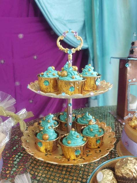 Aladdin Cupcake Ideas, Jasmine Cupcakes, Princess Jazmin, Cupcakes Theme, Aladdin Party, Princess Jasmine Birthday, Jasmine Birthday, Diy Cupcakes, Cupcake In A Cup