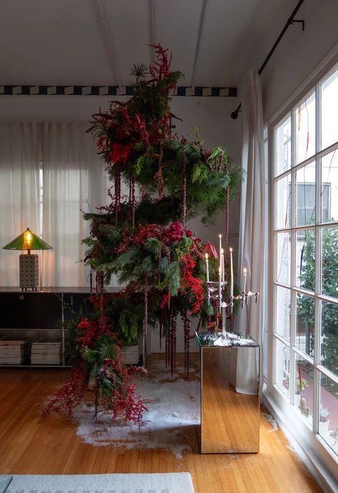 Internet decor legends are redefining the Christmas tree : NPR Spiral Christmas Tree, Expensive Flowers, Spiral Tree, Chic Christmas, Diy Christmas Tree, Optical Illusion, Christmas Deco, Xmas Decorations, Xmas Tree