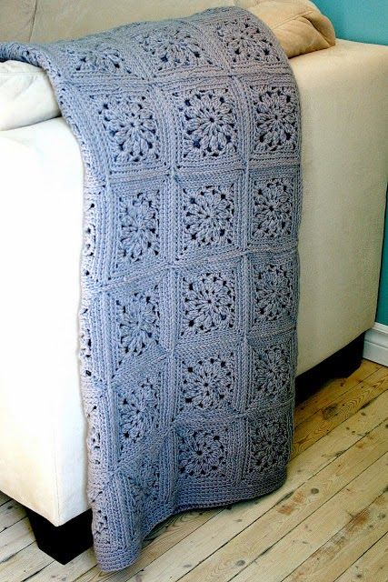 MES FAVORIS TRICOT-CROCHET: Modèle crochet gratuit : Un plaid en carrés granny Plaid Crochet, Crochet Granny Square Afghan, Crocheted Blanket, Crochet Afgans, Crochet Blanket Afghan, Crochet Throw Blanket, Crochet Bedspread, Manta Crochet, Crochet Granny Square