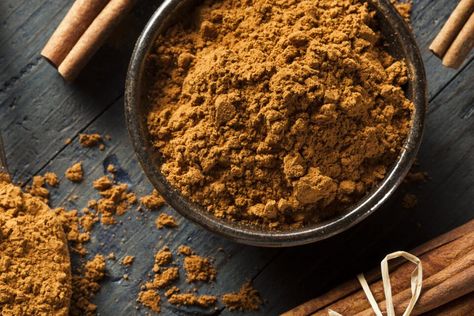 Attract money with cinnamon and bring prosperity into your life - WeMystic Cinnamon Spell, Money Oil Recipe, Cinnamon Uses, Money Oil, Money Spells Magic, Saigon Cinnamon, Cinnamon Health Benefits, Cinnamon Rolls From Scratch, Cassia Cinnamon