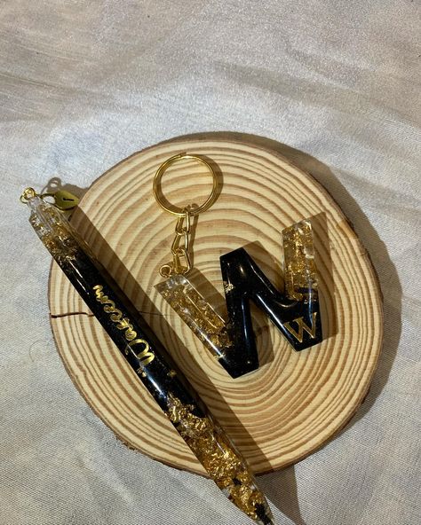 Keychain Pen, Black And Gold Resin, Resin Pen, Resin Keychain, Resin Design, Resin Artwork, Key Organizer, Art Resin, A Pen