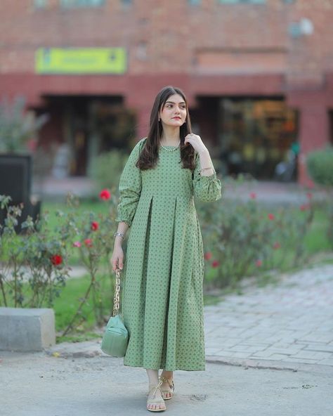 Khadar Frock Styles, Loan Frocks Design Pakistani, Long Shirt Dress Pakistani, Lawn Frock Design 2024, Lawn Long Frock Design, Long Kameez Design, Simple Gown Designs, Churidar Design, Long Kameez