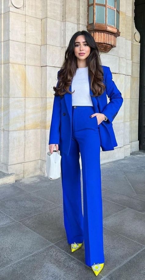 Blue Formal Suit For Women, Blue Blazer Outfits For Women Formal, Blue Graduation Outfit, Pantsuit Graduation, Indian Formals For Women, Graduation Formal Outfit, Womens Suit Fashion, Formal Outfits For Women Hijab, Formal Pantsuits For Women