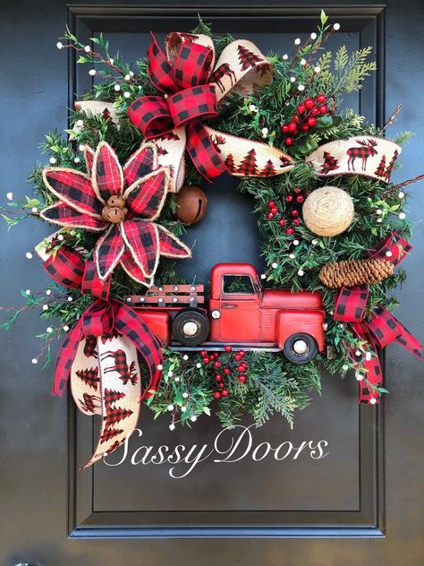 Truck Wreath, Red Truck Christmas, Rustic Christmas Wreath, Christmas Red Truck, Christmas Decorations Wreaths, Wreath Rustic, Christmas Wreaths To Make, Wreath Farmhouse, Wreath Decoration