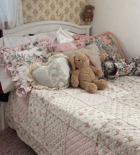 Coquette Bedroom, Coquette Room, Girly Room, Cute Bedroom Decor, Cozy Room Decor, Pretty Room, Dreamy Room, Vintage Room, Dream Room Inspiration