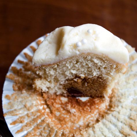 chocolate chip cookie dough-stuffed cupcakes with cream cheese icing. Flan Cupcakes, Homemade Flan, Cupcake Filling, Black Bottom Cupcakes, Cupcakes Filled, Yellow Cupcakes, Custard Desserts, Cupcakes With Cream Cheese Frosting, Sugar Eggs