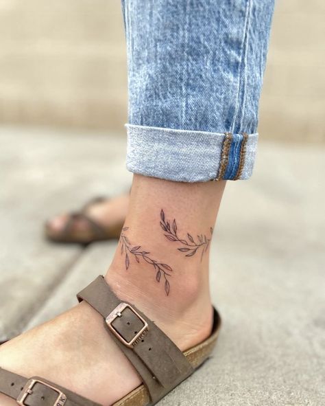 Floral Wrap Around Ankle Tattoo, Inner Ankle Tattoos, Wrap Around Ankle Tattoos, Anklet Tattoos For Women, Summer Tattoos, Tiny Foot Tattoos, Arm Wrap Tattoo, Wrap Around Wrist Tattoos, Medium Tattoos