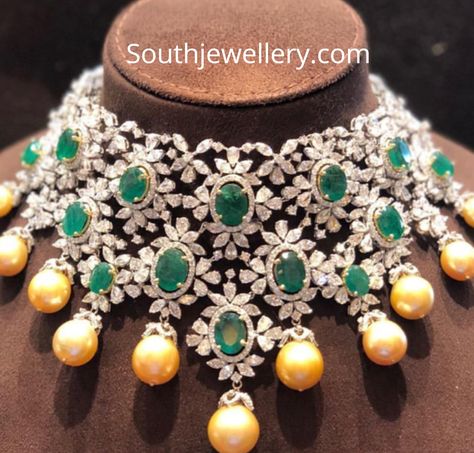 Emerald Choker, Diamond Necklace Designs, Bridal Fashion Jewelry, Indian Jewelry Sets, Necklace Diamond, Indian Wedding Jewelry, Gold Diamond Jewelry, Jewelry Design Necklace, Emerald Jewelry