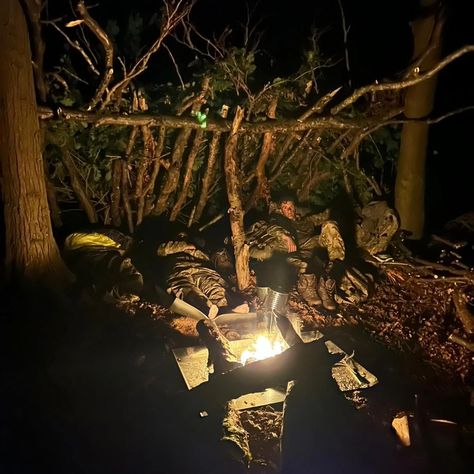 Late night dinner in the woods 🪵 #survival #bushcraft Military Camp, Army Usa, Late Night Dinner, Army Ranks, Camping Photo, Video Call With Boyfriend Screen Photo, Army Pics, Army Women, Night Pictures