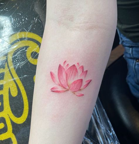 Girly Tattoo Placement, Nana Tattoo Lotus Flower, Nana Flower Tattoo, Loving Someone Is Never A Waste Tattoo, Nana Ren Flower Tattoo, Nana Lotus Tattoo, Pink Flower Tattoo, Pink Lotus Tattoo, Nana Tattoo