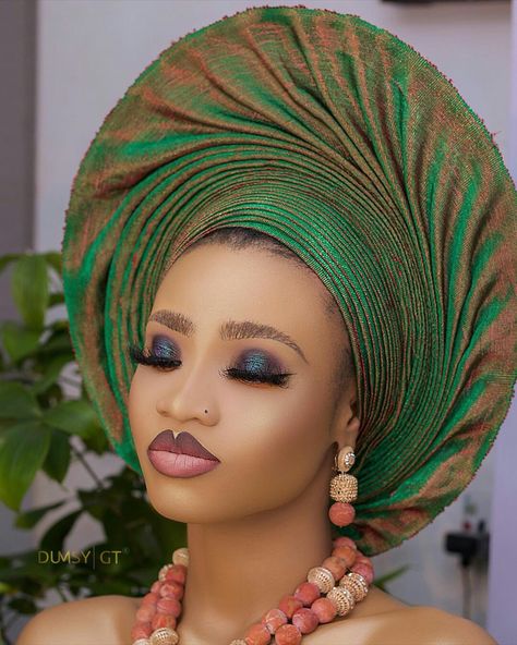 Nigerian Wedding Makeup, Nigerian Gele, Gele Styles, Fascinator Hats Diy, Nigerian Bride, African Head Wraps, African Lace Dresses, Aso Ebi Styles, Aso Oke