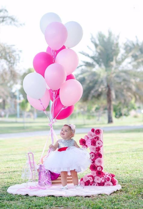 Vom Avea Un Copil, Γενέθλια Mickey Mouse, Baby Birthday Photoshoot, 1st Birthday Girl Decorations, 1st Birthday Party For Girls, 1st Birthday Pictures, First Birthday Pictures, 1st Birthday Photoshoot