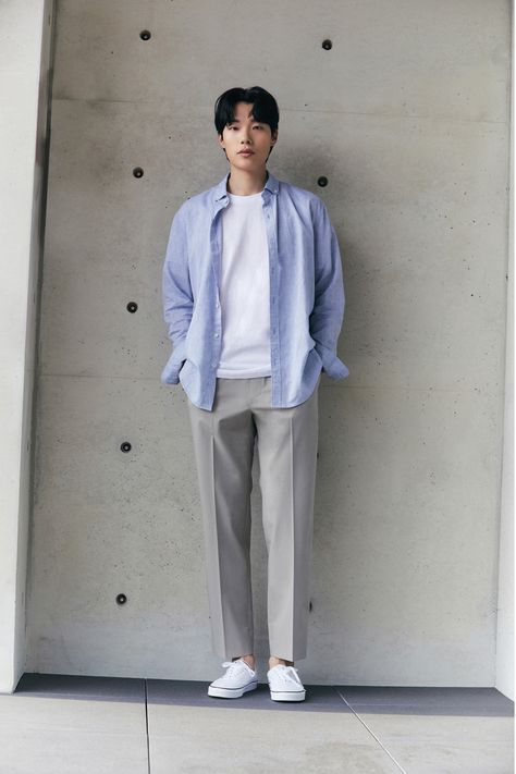 Mens Baggy Trousers, Smart Ankle Pants Outfit Men, Korean Fashion Men Formal Style, Baggy Pants Outfit Street Styles Men, Korea Men Outfit, Korean Street Fashion Mens Casual, Korean Street Fashion Mens, Blue Blazer Outfit Men, Grey Chinos Men