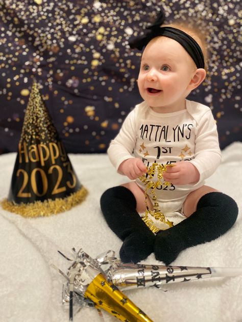 New Year’s Eve Baby Photo, New Year’s Eve Baby Photo Shoot, First New Years Baby Pictures, New Year Baby Photoshoot Ideas, New Years Photo Ideas, New Years At Home, At Home Photo Ideas, Home Photo Ideas, New Years Photo