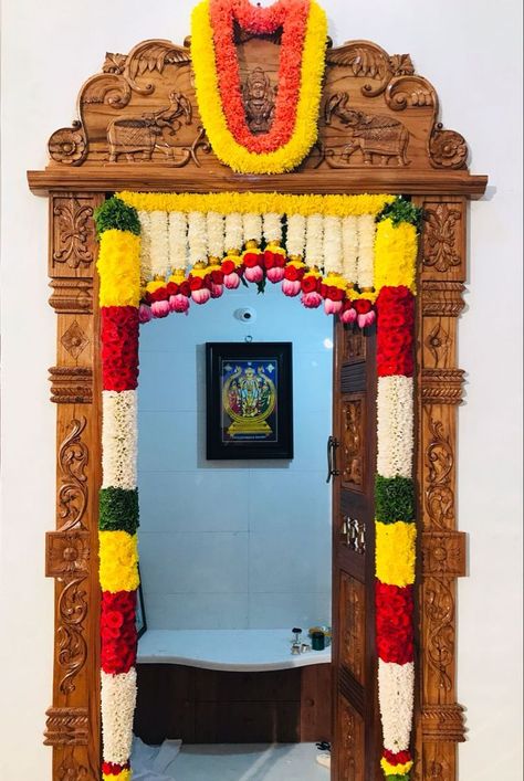 crafting ideas Flower Decoration House Warming, Home Door Decoration For Wedding, Home Door Flower Decoration, Pooja Room Door Flower Decoration, Home Entrance Flower Decoration, Flower Decoration For Door Entrance, Flower Decoration For Home Entrance, Pooja Room Flower Decoration, Entrance Door Flower Decoration Indian