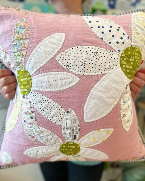 Pillow Applique Ideas, Applique Pillow Covers, Diy Pillow Covers Decorative Craft Ideas, Applique Cushions Ideas, Applique Pillows Ideas, Quilted Pillows Diy, Appliqued Pillows, Appliqué Pillows, Appliqué Cushions