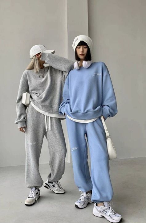 Matching Jogger Set Outfit, Dors Style, College Outfit Ideas Summer, Highschool Outfit Ideas, Clean Girl Outfit Ideas, Outfit Ideas Summer 2022, Sweat Set Outfits, Tracksuit Outfit Women, Casual Sweatpants Outfit