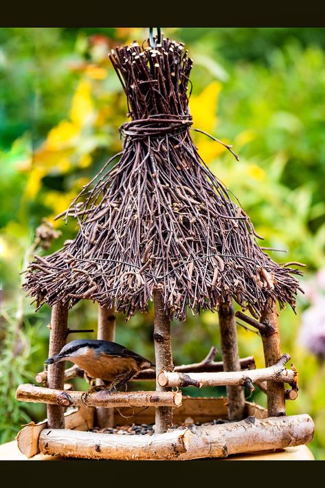 Modern Bird Feeders, Bird Feeder Craft, Wooden Bird Feeders, Homemade Bird Houses, Bird Houses Ideas Diy, Homemade Bird Feeders, Wooden Bird Houses, Diy Bird Feeder, Decorative Bird Houses