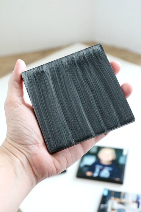 Slate Tile Crafts, Diy Photo Coasters, Mod Podge Pictures, Picture Coasters, Diy Coasters Tile, Photo Gifts Diy, Picture Tiles, Mod Podge Crafts, Coaster Crafts