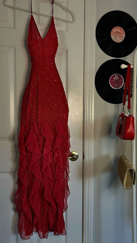 Self Made Prom Dress, Halter Strap Prom Dress, Red Dresses Long Elegant, Red Sparkling Dress, Chiffon Red Dress, Long Pretty Dress, Red Senior Prom Dresses, Prom Dress Elegant Classy, Red Carpet Hoco Dresses