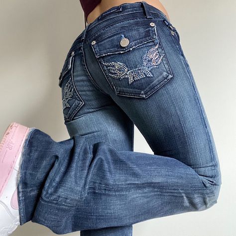 Look what I just found on Depop 🙌 https://depop.app.link/odnpiXfM9cb Looks Country, Foto Poses, 2000s Fashion Outfits, Cute Jeans, Swaggy Outfits, Mode Inspo, 2000s Fashion, Mode Vintage, Dream Clothes