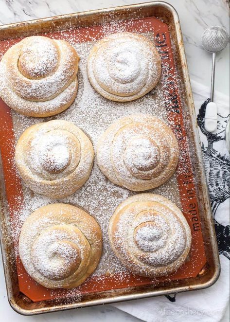 Mallorca Bread: Puerto Rican Sweet Bread Rolls (Pan De Mallorca) | Mallorca bread is Puerto Rican sweet rolls. They are plump, fluffy, buttery rolls dusted with powdered sugar. The perfect compliment to a cup of coffee. | The Noshery Mallorca Bread, Buttery Rolls, Sweet Bread Rolls, Puerto Rican Dishes, Puerto Rico Food, Boricua Recipes, Bread Soft, Sweet Buns, Drink Photo