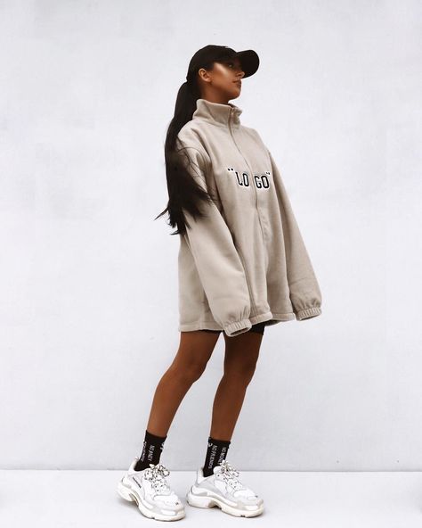 Sisters & Seekers (@sistersandseekers) • Instagram photos and videos Hoodie Dress Outfit, Trendy Swimwear, Looks Street Style, Oversized Hoodie, Dress Outfit, Ladies Dress Design, Mode Inspiration, Oversized Sweatshirt, Hoodie Dress