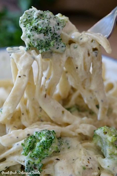 Chicken Broccoli Fettuccine Alfredo - Great Grub, Delicious Treats Brocolli Chicken Alfredo Pasta, Easy Chicken Broccoli Alfredo Recipe, Fettucini Alfredo With Broccoli Recipe, Chicken Brocolli Alfredo, Chicken Broccoli Fettuccine, Fettuccine Alfredo With Broccoli, Chicken Broccoli Alfredo Recipe, Chicken Broccoli Fettuccine Alfredo, Broccoli Fettuccine Alfredo