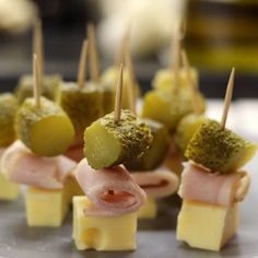 Meat & Cheese Skewers - Turned out great with Black Forest ham, pepper jack cheese, and a slice of spicy pickle. Bachlorette Party Snacks Fun, Charcuterie Tooth Picks, Appetizer Ideas For Wedding Receptions, Party Table Snacks, Appetizer For Wedding, 1920s Party Food, Party Pack Ideas, Wedding Snack Bar Ideas, Soccer Party Food