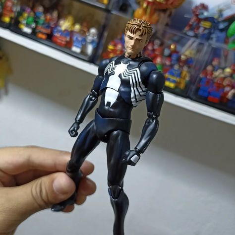 Mafex spiderman black suit (CT) #mafex #mafexspiderman #spiderman #spidermanblacksuit #marvel Mafex Spiderman, Spider Man Black Suit, Spiderman Black, Figure Photography, Black Suit, Action Figures Collection, Cool Toys, Spiderman, Action Figures