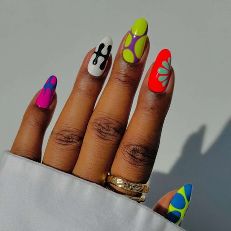 24 June Nail Ideas That Will Bring Summer Sun to Your Fingertips Colorblock Nails, Summer Nail Designs, Bright Nails, Neon Nails, Unique Nails, Funky Nails, Chic Nails, Summer Nail, Dope Nails